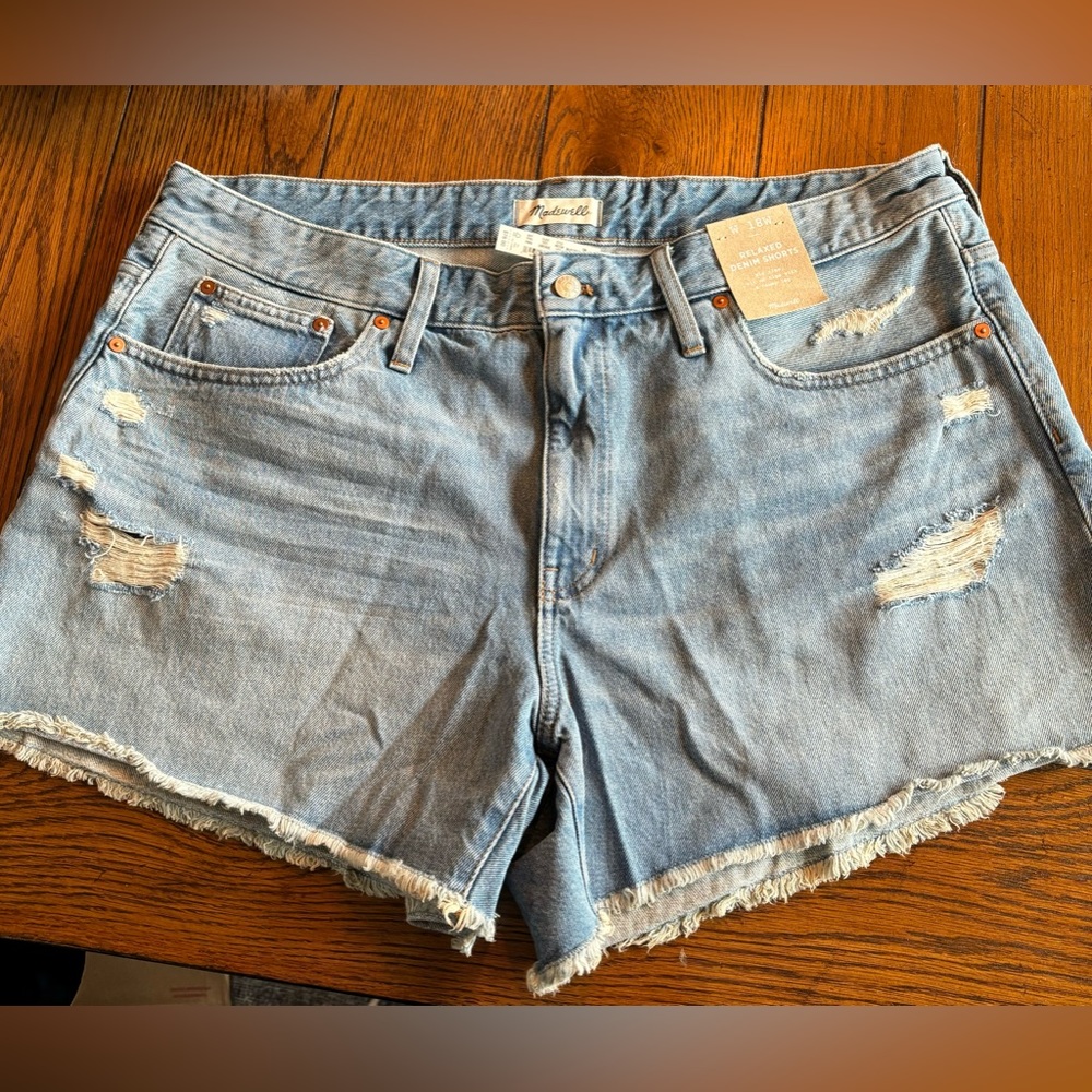 ***NWT*** Madewell distressed light wash blue jean shorts